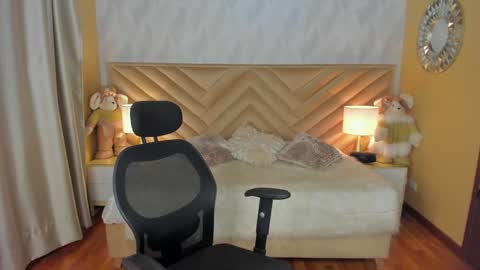 Snapshot of carla_santini chatting on 12-19-24, 09:28 Carla Santini online show from 12-19-24, 09:28