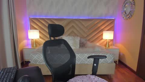 Snapshot of carla_santini chatting on 01-13-25, 10:45 Carla Santini online show from 01-13-25, 10:45