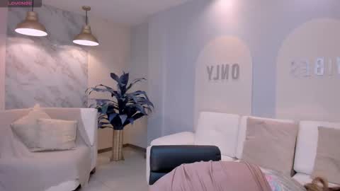 Snapshot of carlabrunni_ chatting on 12-02-25, 12:10 Carla Bunnis online show from 12-02-25, 12:10