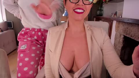 Carla Connor online show from 01-18-25, 12:15