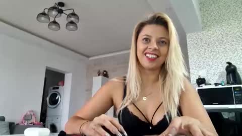 Snapshot of carlastacefun chatting on 10-16-25, 05:52 CarlaStaceFun online show from 10-16-25, 05:52