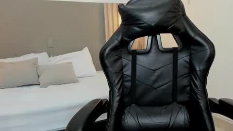 C A R L I N A online show from 10-23-25, 12:15