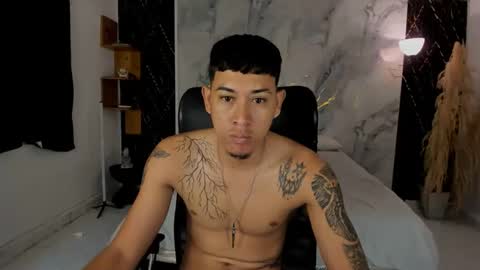 Snapshot of carlitosex09 chatting on 04-30-26, 10:47 master online show from 04-30-26, 10:47