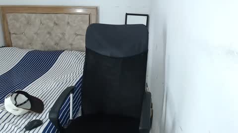 carlossmi01 online show from 09-13-25, 11:32