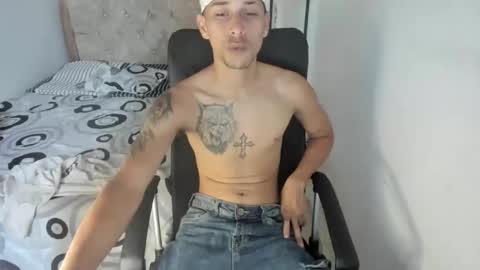 carlossmi01 online show from 10-01-25, 01:39