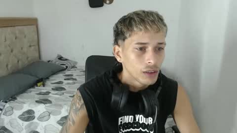 carlossmi01 online show from 10-09-25, 02:04