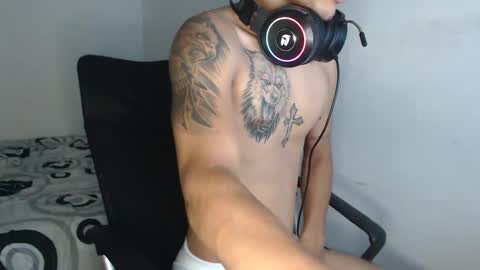 carlossmi01 online show from 10-12-25, 04:33