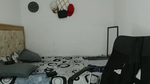 carlossmi01 online show from 10-14-25, 03:40