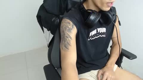 carlossmi01 online show from 12-02-25, 04:46