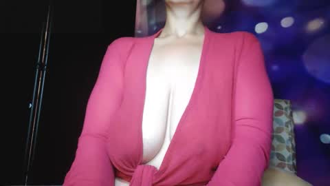 Snapshot of carlysmiles chatting on 10-13-25, 10:59 Carly Smiles online show from 10-13-25, 10:59