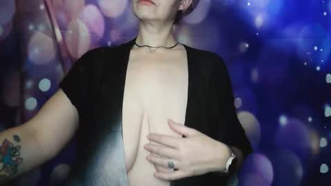 Snapshot of carlysmiles chatting on 11-14-25, 10:58 Carly Smiles online show from 11-14-25, 10:58