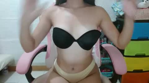 Snapshot of carmela18x chatting on 09-09-25, 10:04 carmela18x online show from 09-09-25, 10:04