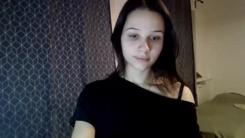 Snapshot of carmenxamore chatting on 12-17-25, 09:43 CarmenxAmore online show from 12-17-25, 09:43