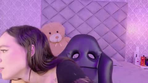 Snapshot of caro_adams1 chatting on 11-18-25, 12:42 caro_adams1 online show from 11-18-25, 12:42