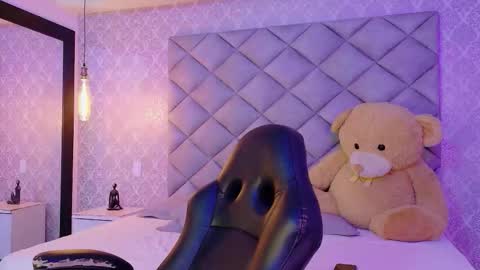 Snapshot of caro_adams1 chatting on 11-24-25, 11:54 caro_adams1 online show from 11-24-25, 11:54