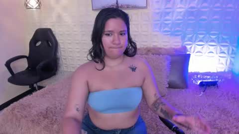 Snapshot of caro_sexyhot chatting on 12-15-25, 01:43 carolina online show from 12-15-25, 01:43