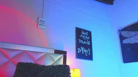 Carolina   online show from 12-18-24, 08:42