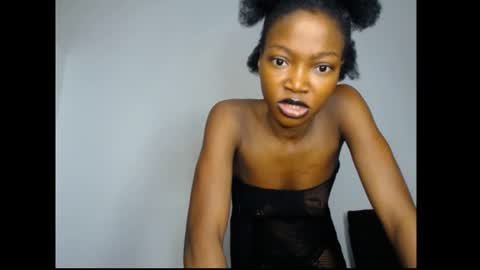 caroline online show from 06-24-26, 04:00