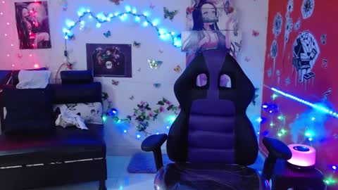 Snapshot of carol20_1994 chatting on 01-18-25, 02:03 Carolina online show from 01-18-25, 02:03