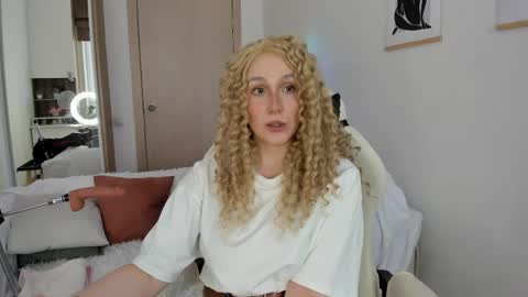 Snapshot of carol_may_ chatting on 05-15-26, 07:04 carol_may_ online show from 05-15-26, 07:04