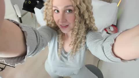 Snapshot of carol_may_ chatting on 05-18-26, 05:35 carol_may_ online show from 05-18-26, 05:35