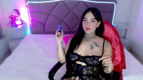 Snapshot of carolaine01 chatting on 10-24-25, 07:43 Carolaine01 online show from 10-24-25, 07:43