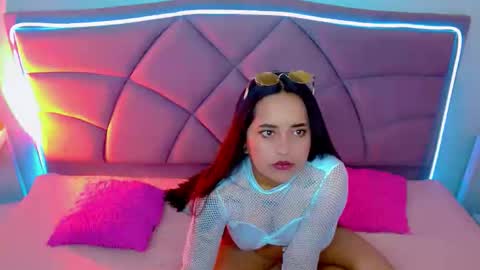 Snapshot of carolaine01 chatting on 11-13-25, 03:00 Carolaine01 online show from 11-13-25, 03:00