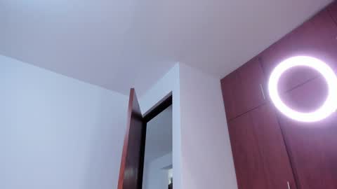 Snapshot of caroliine__ chatting on 12-20-24, 06:24 Caroline online show from 12-20-24, 06:24