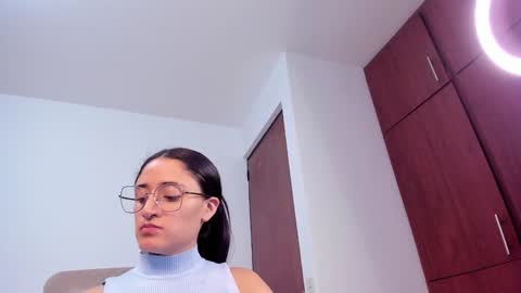 Snapshot of caroliine__ chatting on 12-23-24, 09:29 Caroline online show from 12-23-24, 09:29