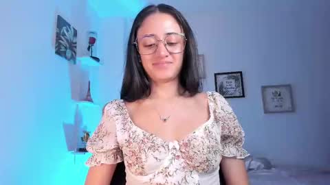 Snapshot of caroliine__ chatting on 02-13-25, 12:13 Caroline online show from 02-13-25, 12:13