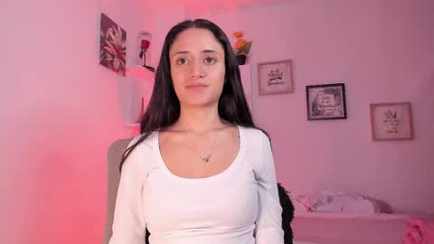 Snapshot of caroliine__ chatting on 02-16-25, 02:09 Caroline online show from 02-16-25, 02:09