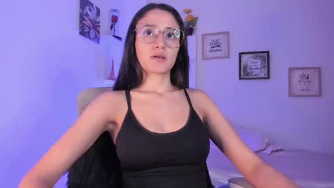 Snapshot of caroliine__ chatting on 02-28-25, 10:06 Caroline online show from 02-28-25, 10:06