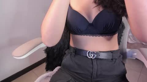 Snapshot of caroliine__ chatting on 09-18-25, 03:47 Caroline online show from 09-18-25, 03:47