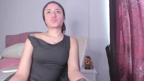 Snapshot of caroliine__ chatting on 11-25-25, 05:24 Caroline online show from 11-25-25, 05:24