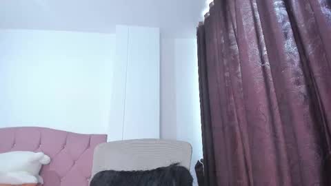 Snapshot of caroliine__ chatting on 12-04-25, 02:15 Caroline online show from 12-04-25, 02:15