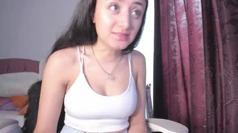 Snapshot of caroliine__ chatting on 12-18-25, 06:25 Caroline online show from 12-18-25, 06:25