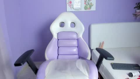 Snapshot of carolina_latinlady chatting on 02-21-25, 11:54 Carolina online show from 02-21-25, 11:54