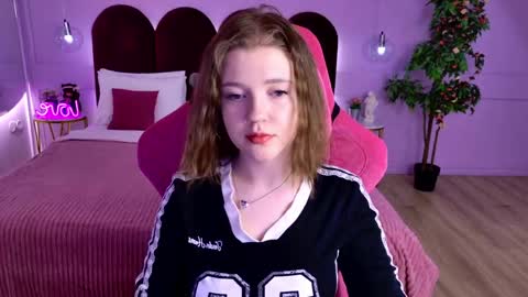 Snapshot of carolinasherry chatting on 05-19-26, 05:03 carolinasherry online show from 05-19-26, 05:03