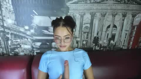 Snapshot of caroline_clark420 chatting on 07-04-26, 03:07 Caroline Clark online show from 07-04-26, 03:07