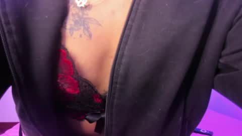Snapshot of caroline_cute7 chatting on 04-09-26, 06:19 caroline 3 online show from 04-09-26, 06:19