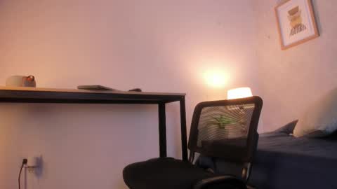  Caroline  online show from 02-24-26, 11:30