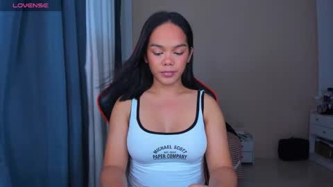 Snapshot of caroline_east chatting on 10-16-25, 04:52 caroline_east online show from 10-16-25, 04:52