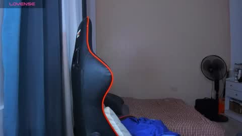 caroline_east online show from 10-22-25, 05:45