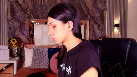 caroline_foster1 online show from 03-27-26, 12:05