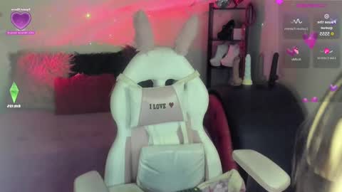 Caroline Lenox online show from 02-24-25, 05:11