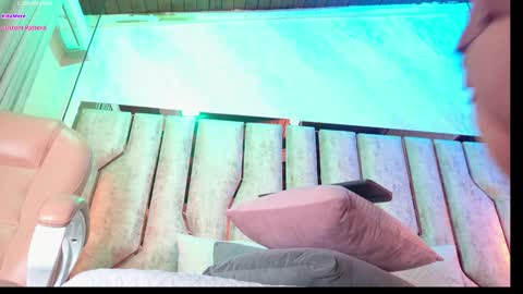 Snapshot of caroline_palmerr chatting on 12-21-25, 03:24 Carolina online show from 12-21-25, 03:24