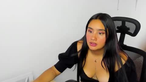 caroline_rodriguez_9 online show from 12-18-25, 07:20