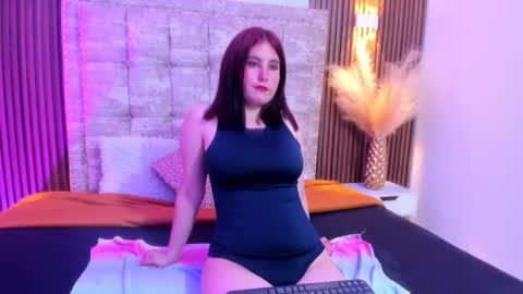 Snapshot of caroline_tim chatting on 09-23-25, 07:39 Caroline online show from 09-23-25, 07:39