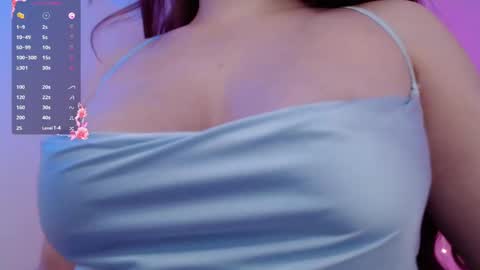 Snapshot of carolineamber chatting on 01-28-25, 06:05 Carlolina online show from 01-28-25, 06:05