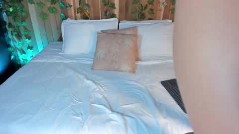 Caroline online show from 02-02-26, 07:23